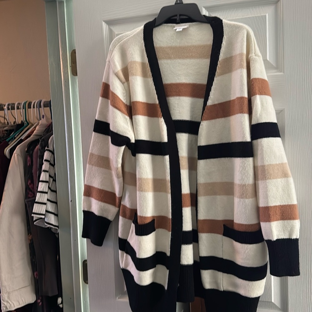 XL Peyton LulaRoe Sweater.